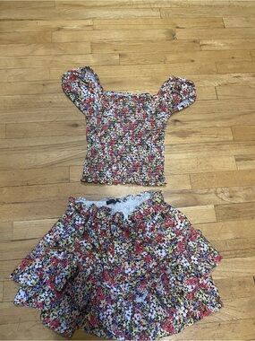 Central Park west two piece outfit. Gorgeous!! Size small